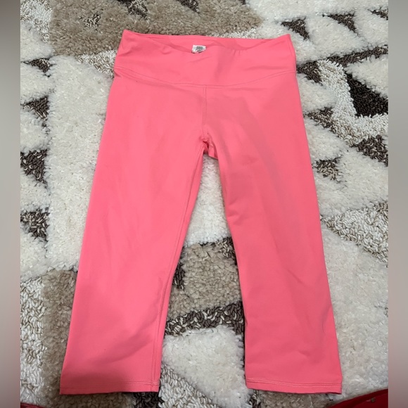 Pink Fabletics capri leggings. Size XS - Picture 2 of 4